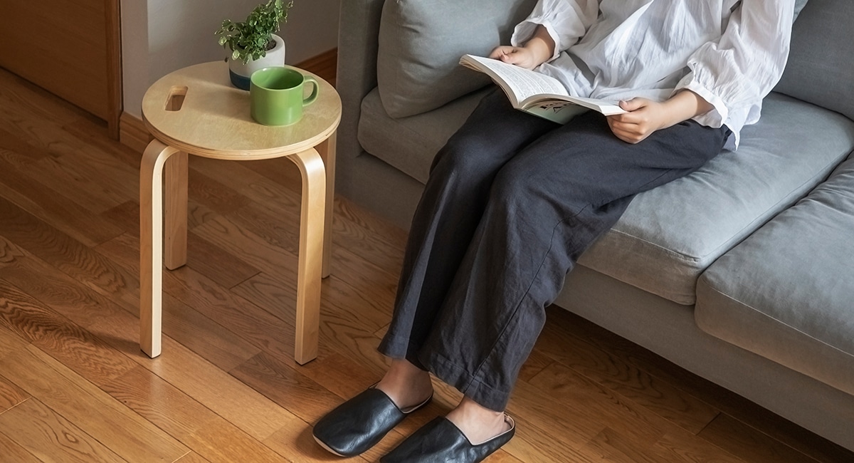 ラウンドスタッキングスツール ハンドル付き