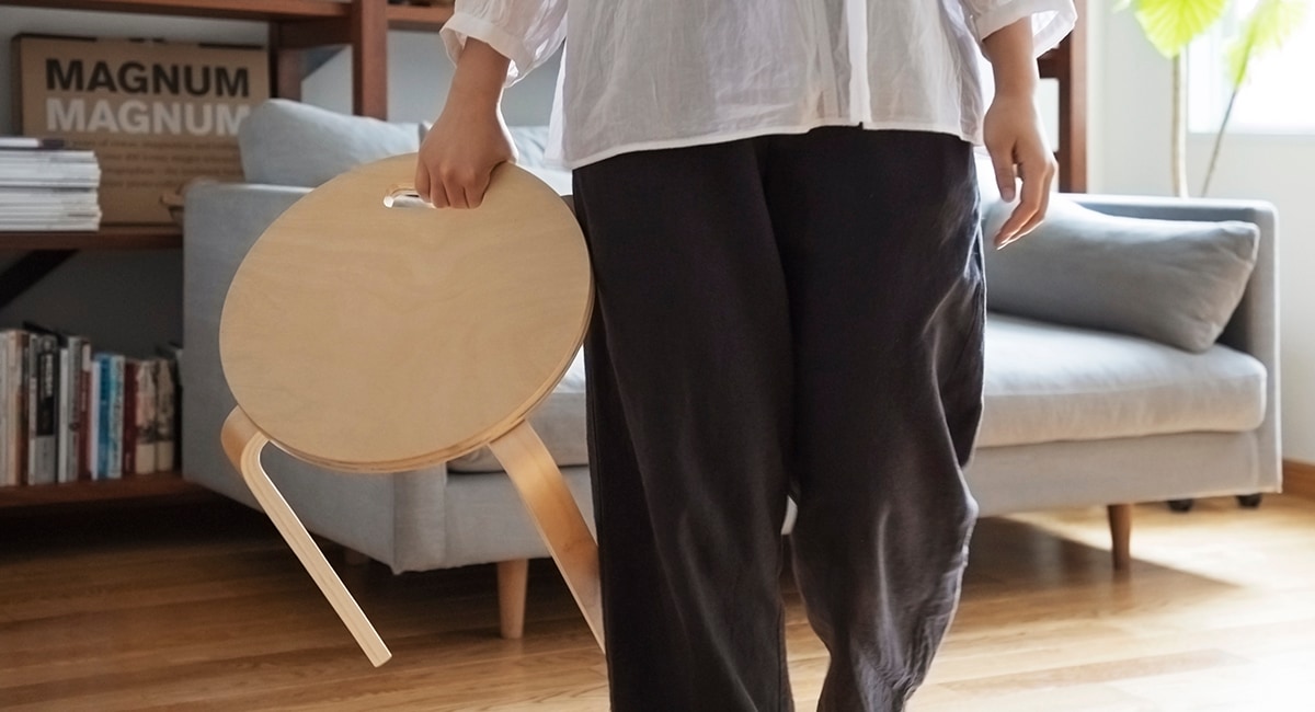 ラウンドスタッキングスツール ハンドル付き