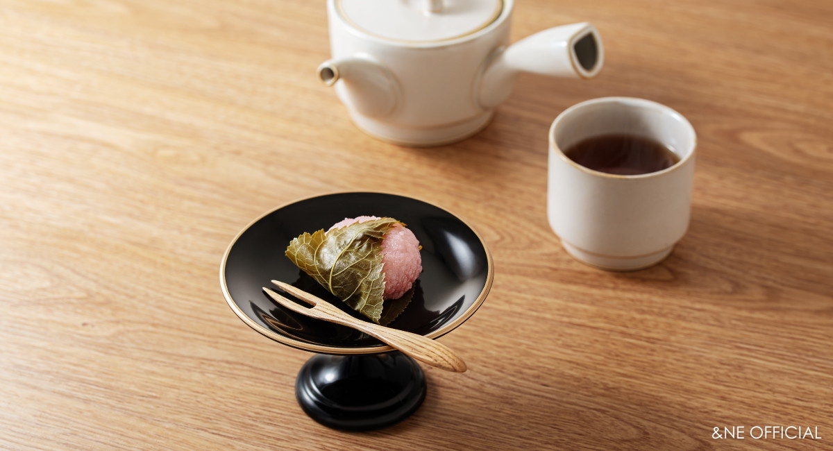 ハレとケ　越前塗り　高台祝い皿