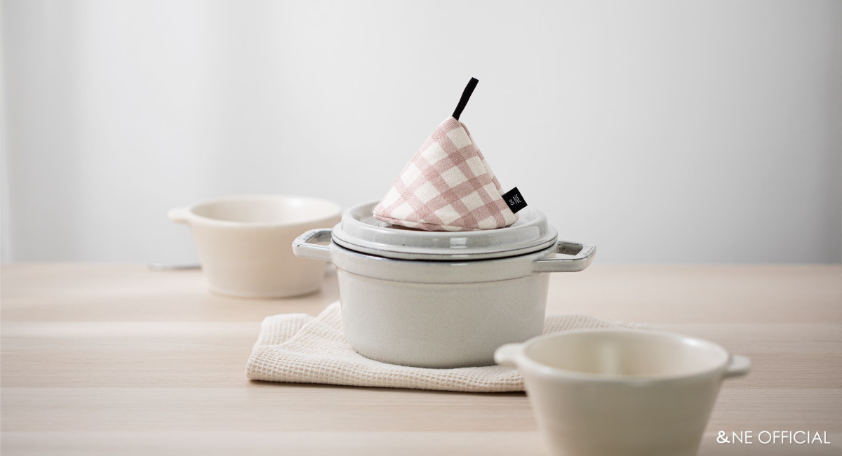 三角鍋つかみ (リネンライクチェック、メッシュブラック・市松・刺繍・お面・コウシ・ハナ)