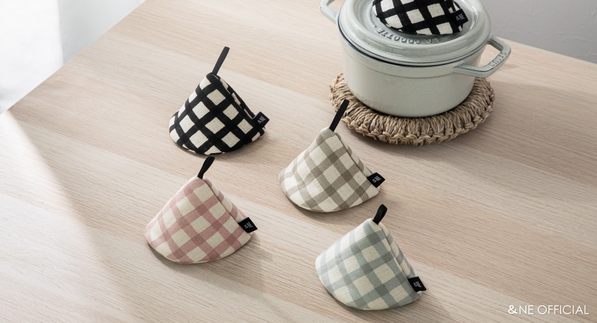 三角鍋つかみ (リネンライクチェック、メッシュブラック・市松・刺繍・お面・コウシ・ハナ)