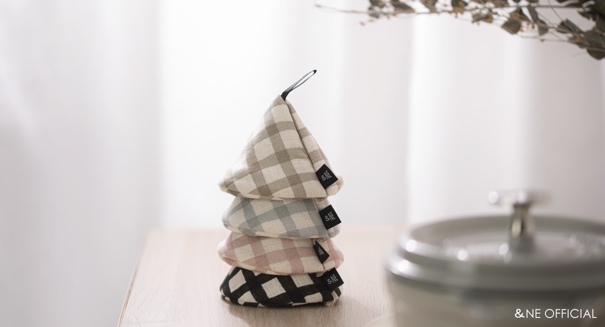 三角鍋つかみ (リネンライクチェック、メッシュブラック・市松・刺繍・お面・コウシ・ハナ)