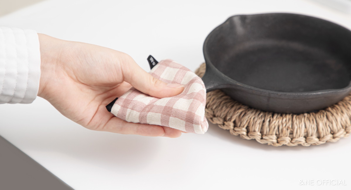 三角鍋つかみ (リネンライクチェック、メッシュブラック・市松・刺繍・お面・コウシ・ハナ)