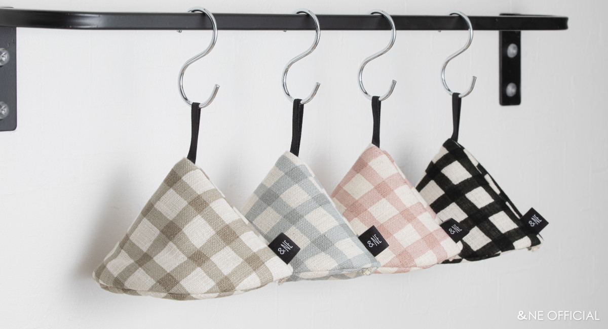 三角鍋つかみ (リネンライクチェック、メッシュブラック・市松・刺繍・お面・コウシ・ハナ)