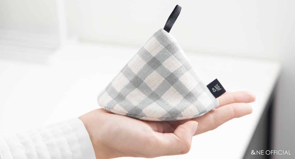 三角鍋つかみ (リネンライクチェック、メッシュブラック・市松・刺繍・お面・コウシ・ハナ)