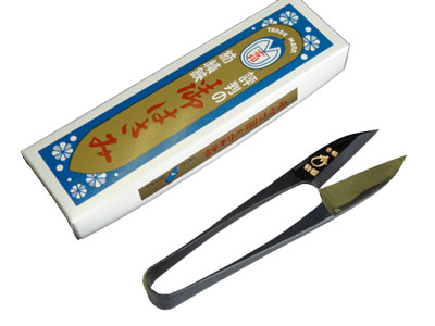 多くのプロの愛用者が使用している糸きりはさみ 「ナス印 小バサミ 