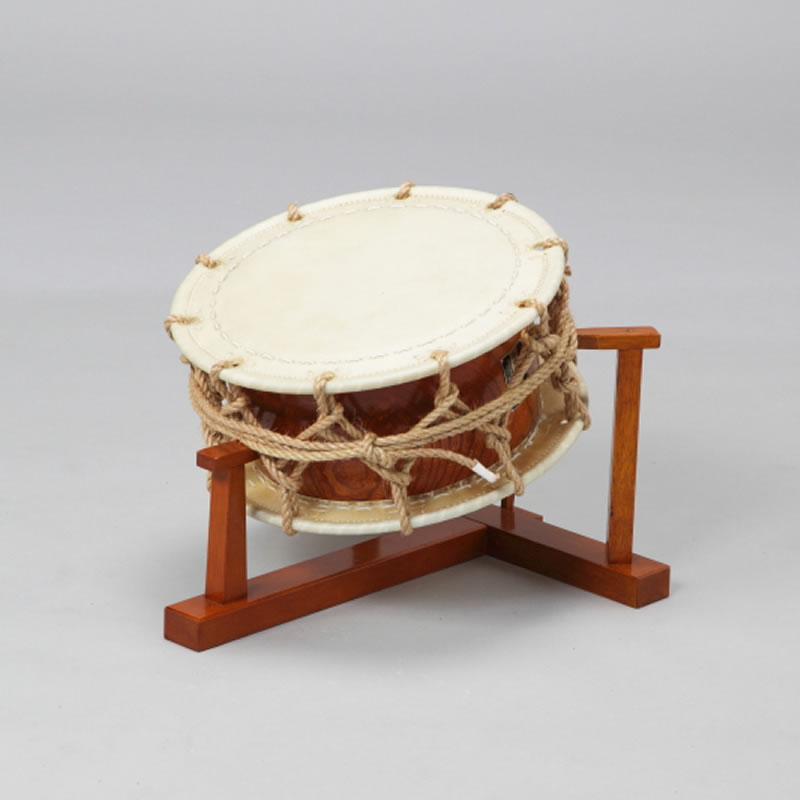 締太鼓 締太鼓台（三本足台） | ◇祭礼用附締太鼓・台・付属品 | | 安藤太鼓店