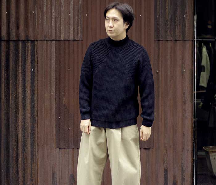 タートルネックニットチャコールグレーBATONER サイズ2