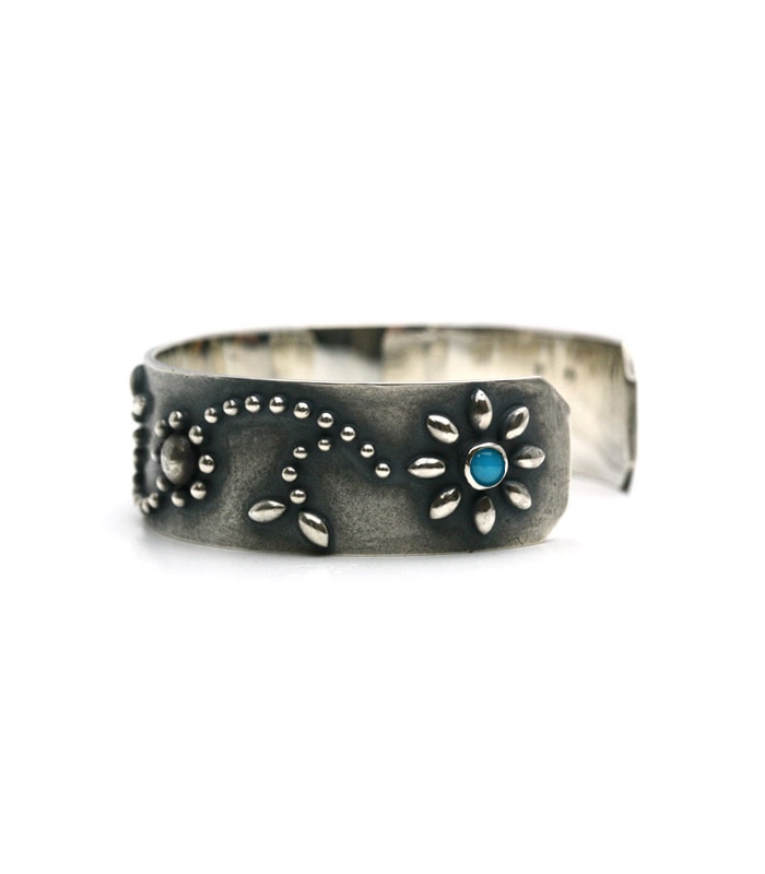 e.m. スタッズバングル シルバーアクセサリーブランドアージェントグリーム | APPLIED