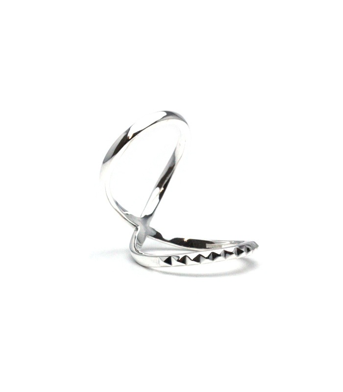 DECORATE Studs Mobius Silver Ring