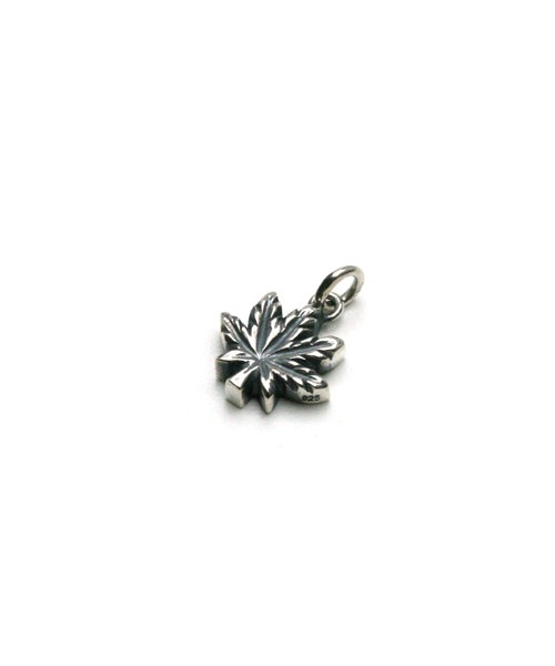 Argent Gleam シルバーチャームネックレスクロス