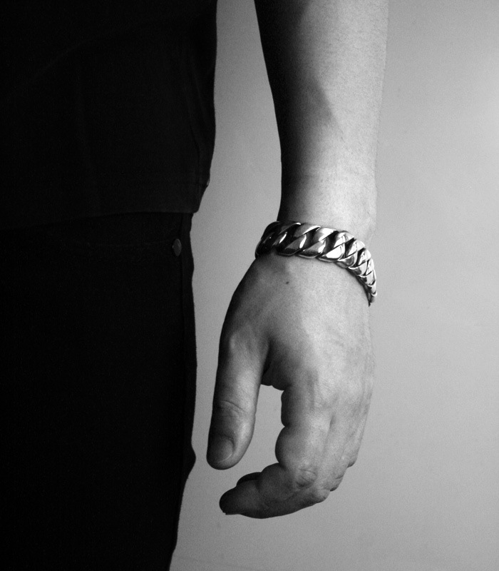 Curving Chain Bracelet