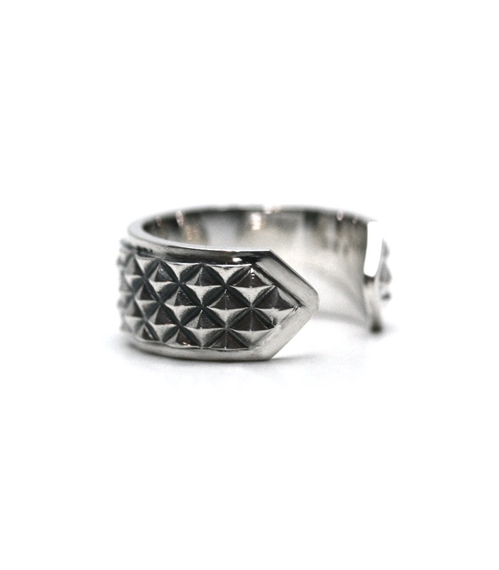 Pyramid Studs Band Ring