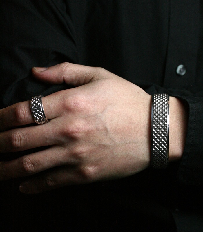 Pyramid Studs Band Ring