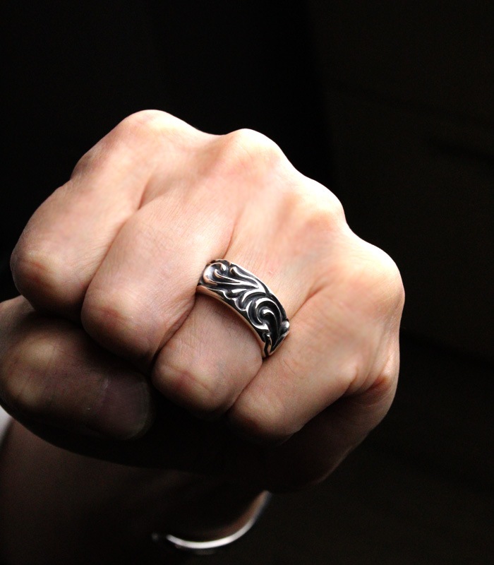 Arabesque band ring