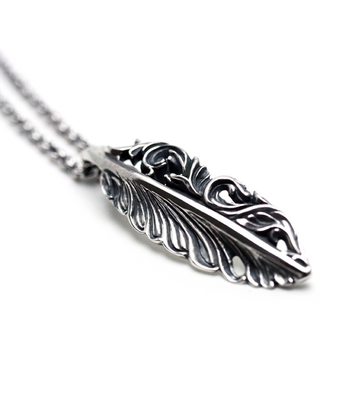 Acanthus Feather Necklace / Small
