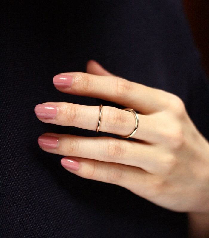 DECORATE Pyramid Mobius Ring