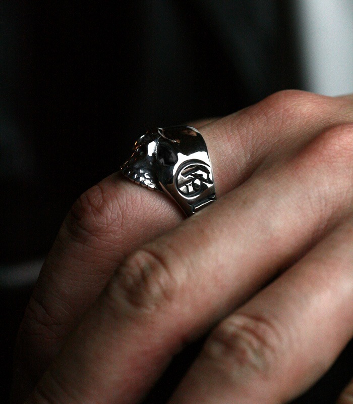 AG Skull Ring / Onix Stone Eyes