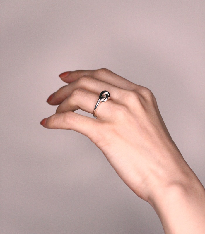 DECORATE Swirl Knot Ring