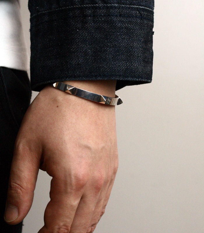 ARGENT GLEAM LT 5Studs Bangle