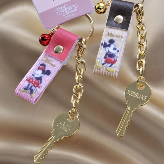 【お買い得】ディズニー　鍵型キーホルダー6個セット お買い得】ディズニー 鍵型キーホルダー6個セット