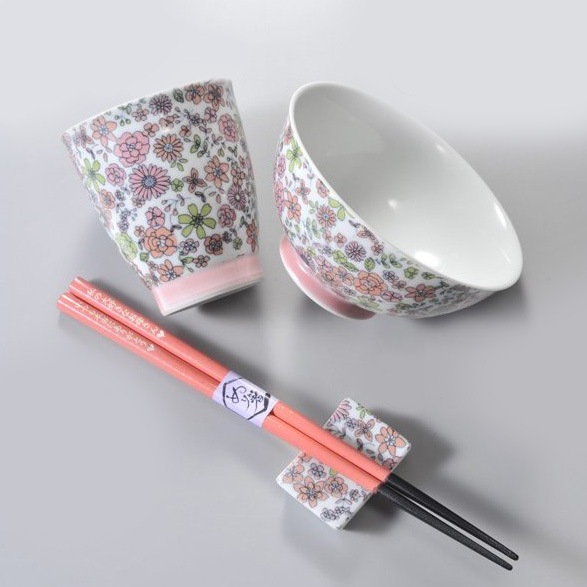 名入れ 波佐見焼 カーネーション茶碗・湯呑み・箸・箸置きセット