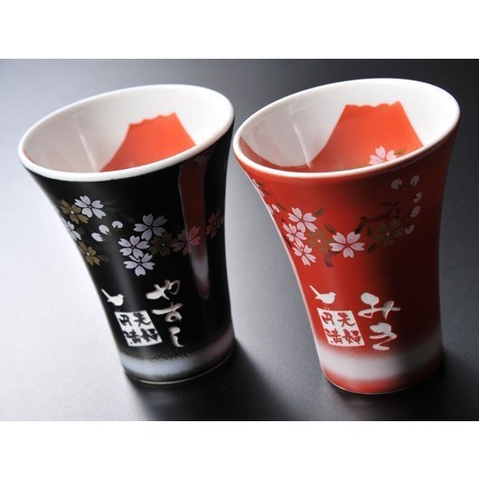 名入れ 有田焼 赤富士カップ 赤 黒 2点ペア & 獺祭 純米大吟醸 磨き 三割九分 720ml セット 木箱入り