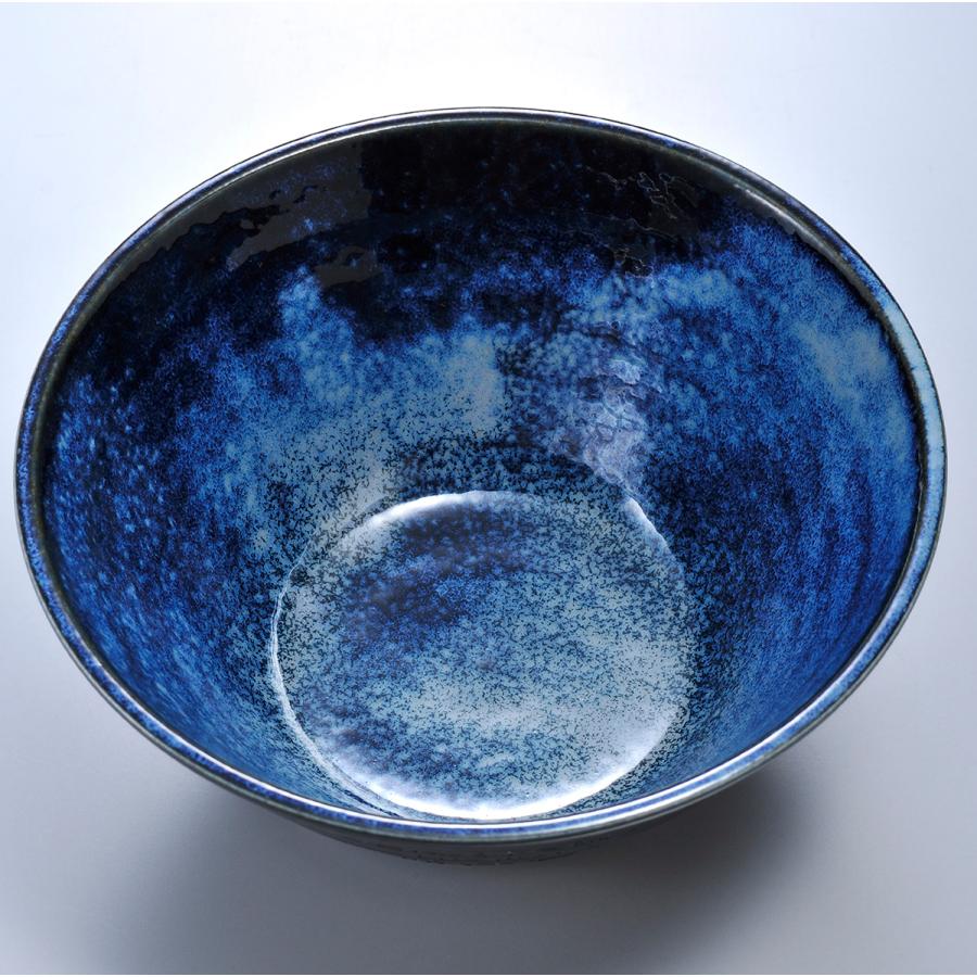 木製箱入り青い文字の陶器の器 木製箱入り青い文字の陶器の器