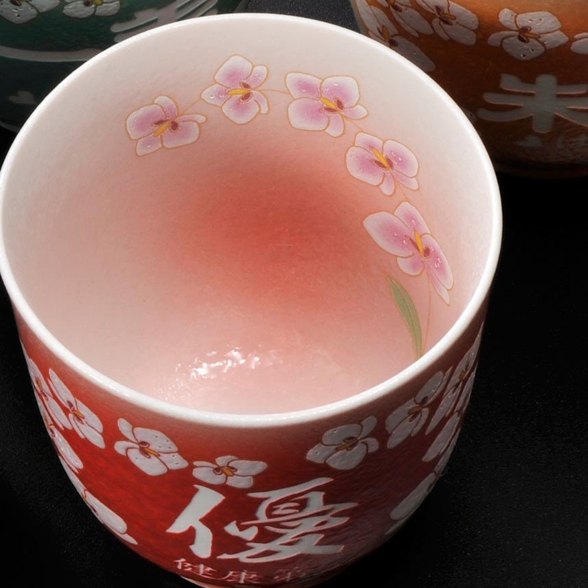 名入れ 還暦 有田焼 胡蝶蘭 茶碗 湯のみ お箸 風呂敷包み 花コサージュ お一人様 ギフトセット 赤