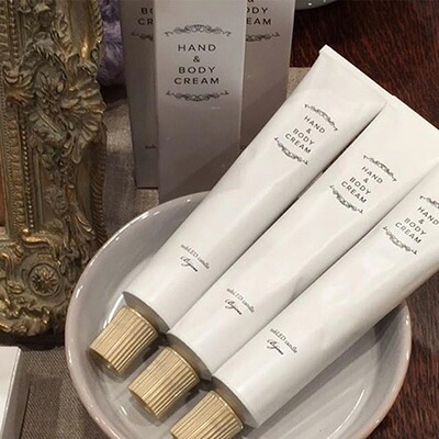 ハンド&ボディクリーム【 Bijou 】ビジュー HAND&BODYCREAM ハンドクリーム 香りトルマリン 癒し フレグランス アルガンオイル シアバター 日本製 保湿 乾燥 手荒れ 人気 女性 母の日 ギフト プレゼント SD