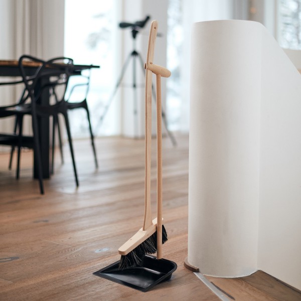 ほうき・ちりとり【 ダストパンセット L 】SMART スマート DUSTPAN SET L ほうき ちりとり セット おしゃれ 自立式 木製 ウッド スチール 軽い スウェーデン 玄関 ベランダ 掃除道具 大掃除 SM-001  （MCS）
