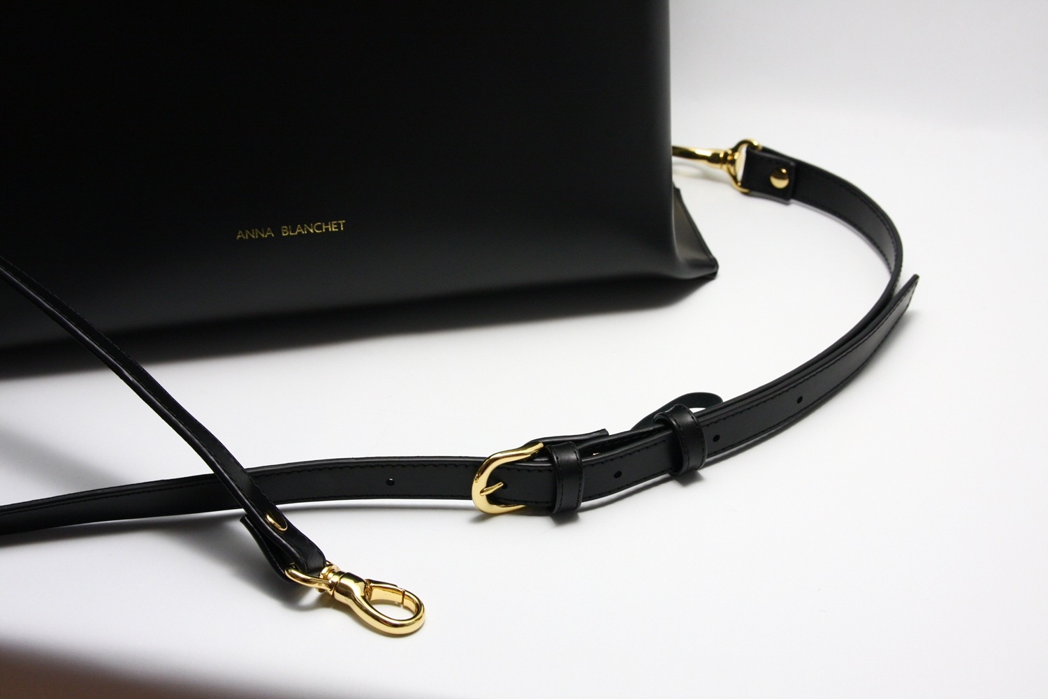 LEATHER HANDBAG　BOR_0010_BK　COLOR: BLACK