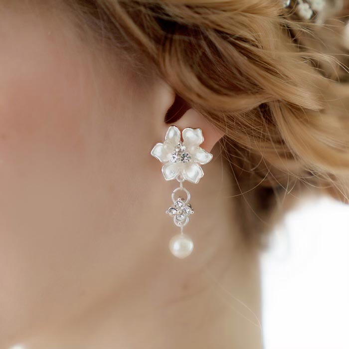 ANNAN WEDDING フラワーロングピアス ANNAN WEDDING フラワーモチーフピアス - メルカリ