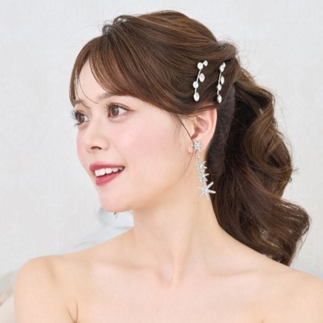 ANNAN WEDDINGの星型ビジューピン・ピアスセット ANNAN WEDDINGの星型ビジューピン・ピアスセット