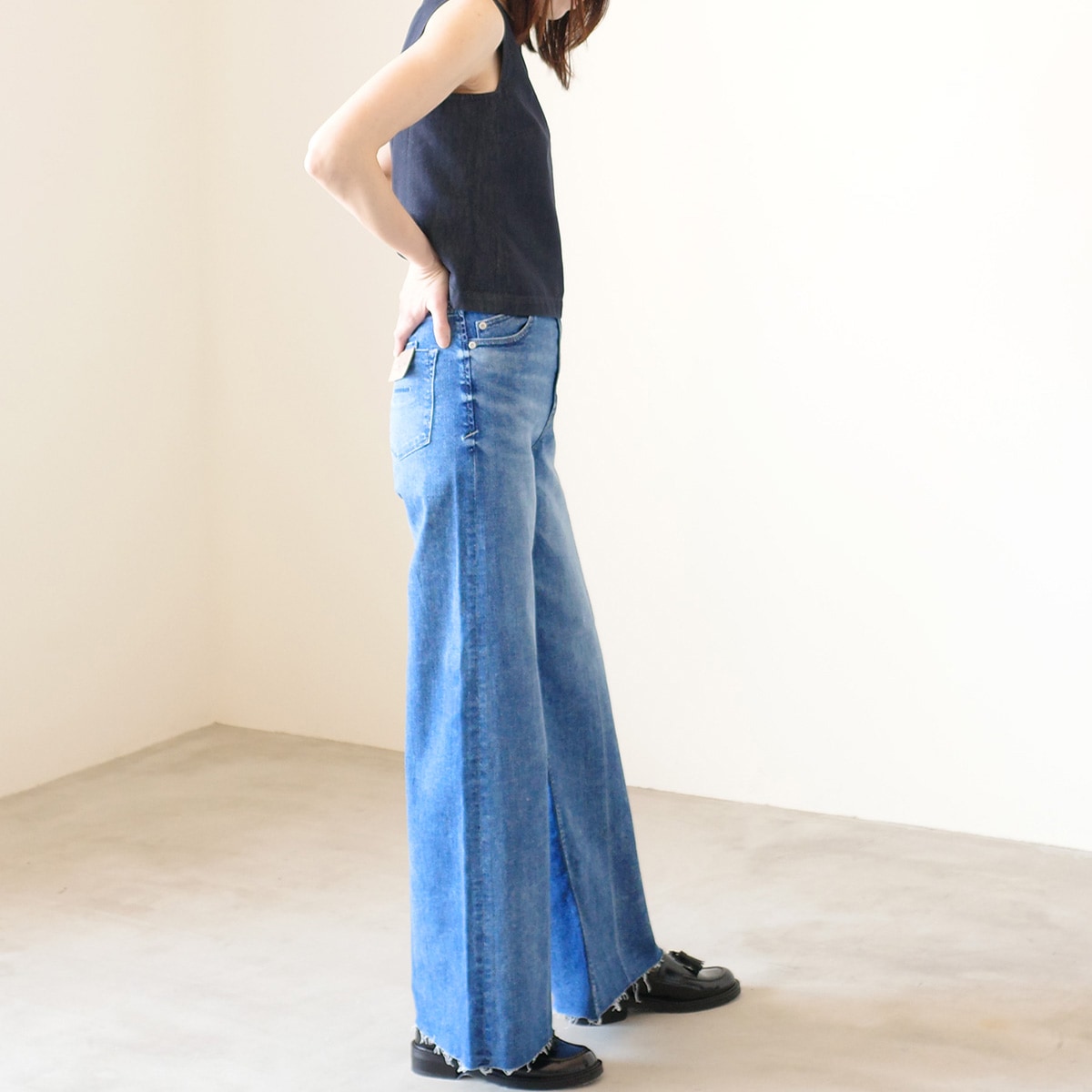 YANUK ワイドフレア LYDIA CVL 横から