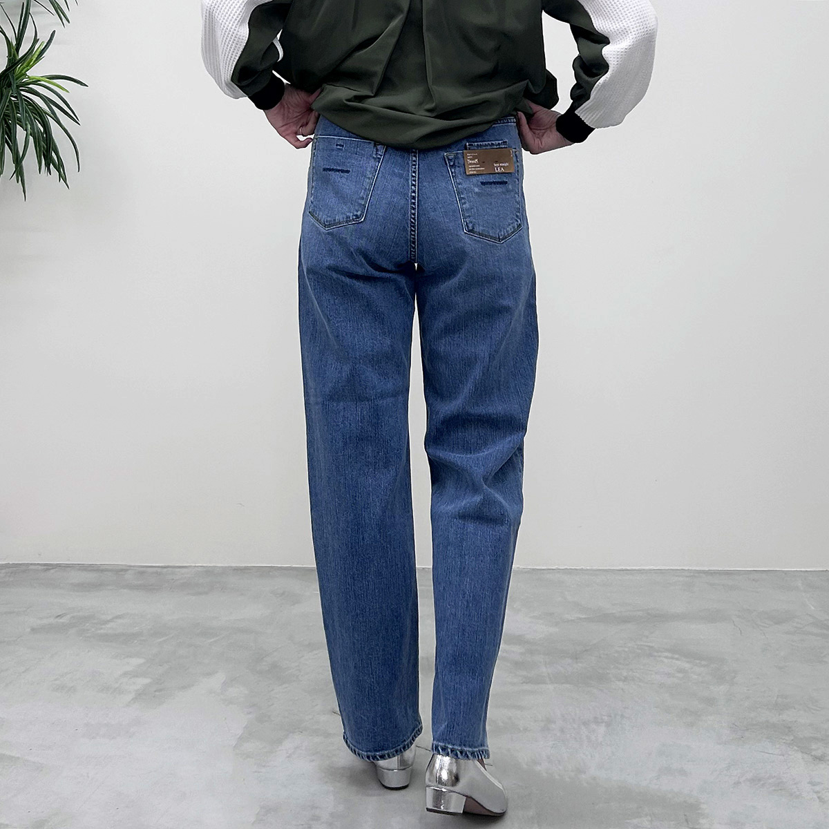 美品！ヤヌーク　ボーイズストレートLEA ロング丈57141230 OWI 25 美品！ヤヌーク ボーイズストレートLEA ロング丈57141230 OWI 25