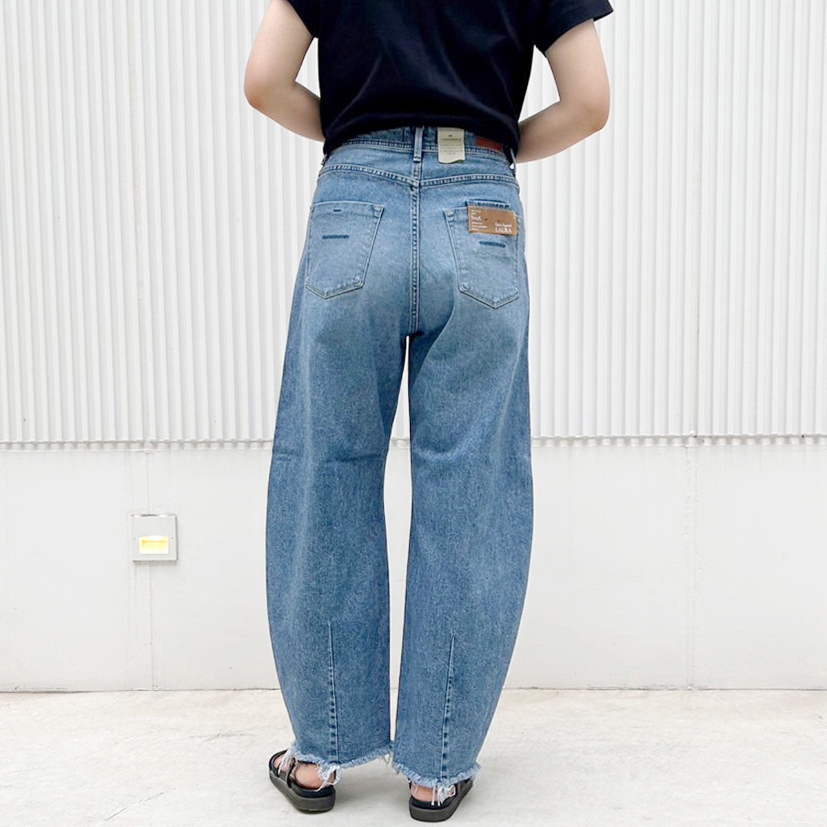 YANUK ヤヌーク】カーブテーパード 