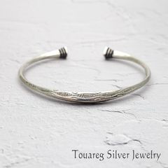 �ȥ����쥰 ����С� �Х󥰥� ���ܥˡ� ���� Touareg Tuareg Silver Jewelry �ϥ�ɥᥤ�� ��ǥ����� ���ꥹ�ޥ� �ץ쥼��� ���ե� ����̵��
