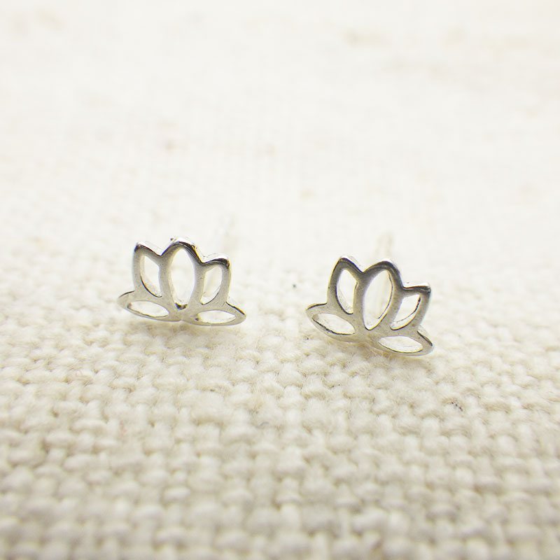 シルバー925 ピアス ミニロータス 蓮の花 金属アレルギー対応