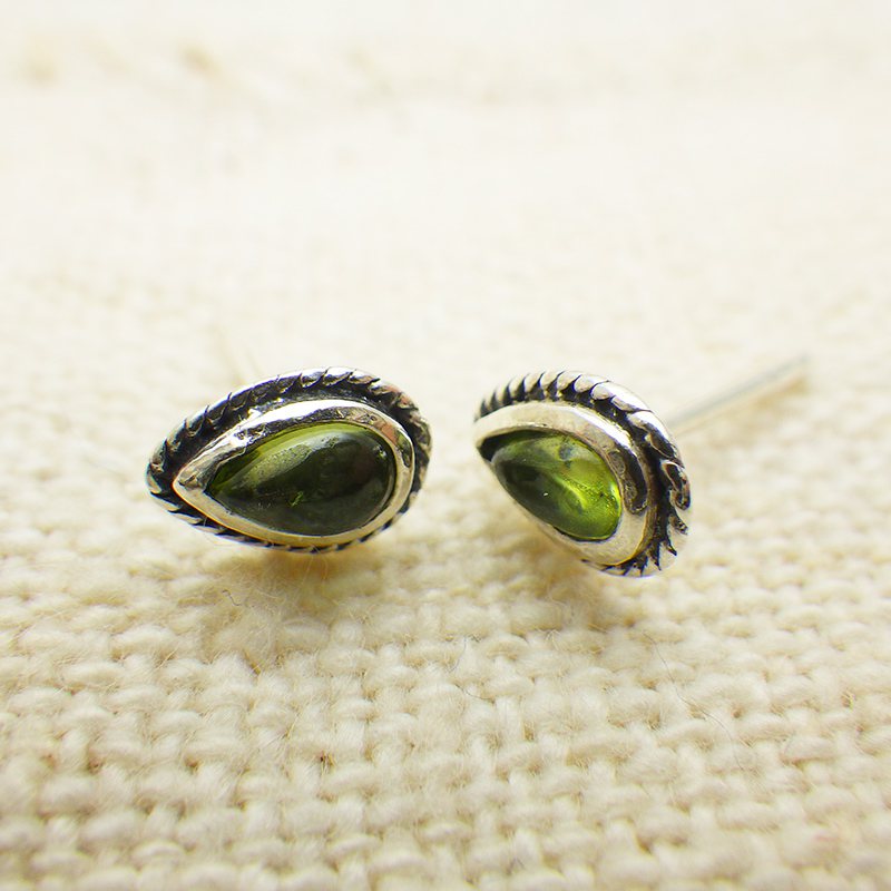 シルバー925 ピアス ペリドットしずく型 ドロップ 雫 金属