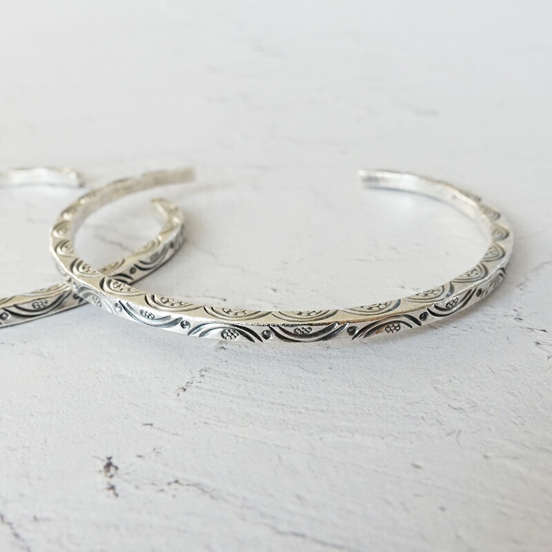 カレンシルバー　タイ　少数民族　シルバーアクセサリー　バングル　純銀 楽天市場】【送料無料】カレンシルバー カレン族バングル シルバー925