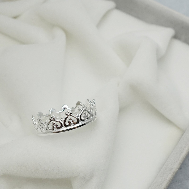 未使用保管品　ティアラデザイン パール　宝石王冠　リング　指輪 王冠 リング 指輪 レディース 金属アレルギー対応 ティアラ クラウン