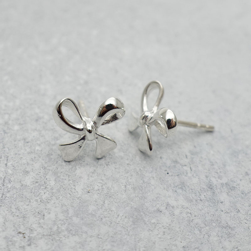 ピアス シルバー925 アレルギー対応 リボン silver 925 小さい 小さめ