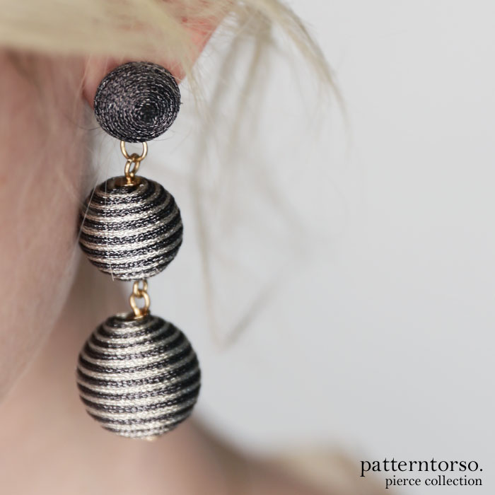 アクセ送料無料 ツヤ感とモードな装いも兼ね備える。２連ボールピアス・再販。(10)メール便可