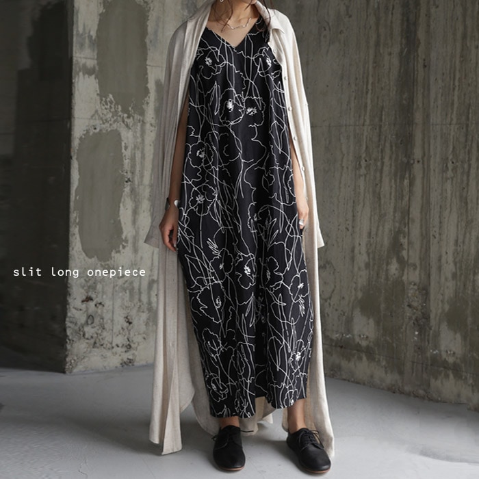 気負わないモードな装い。モノトーン花柄ワンピース・(50)メール便可k3