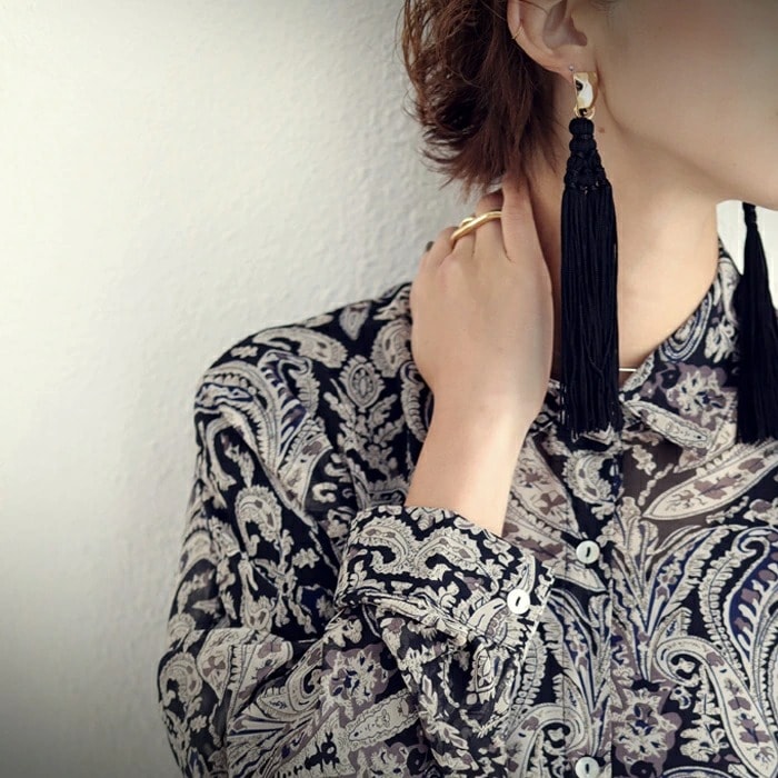 落ち着きのあるアクセント ロングタッセルピアス 再販 10 メール便可 Ladies All Item Antiqua公式サイト