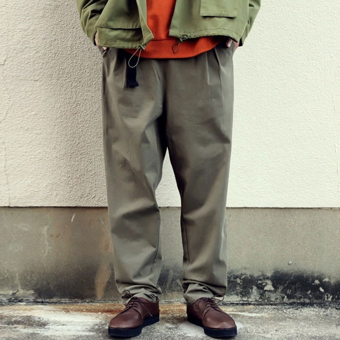 シルエット重視。こなれ大人カジュアル。ベルト付きテーパードパンツ 送料無料・再再販。メール便不可