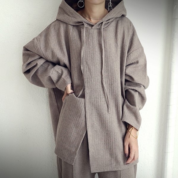 パーカー 前開きデザインがアクセント。フーデットプルオーバー　送料無料・メール便不可