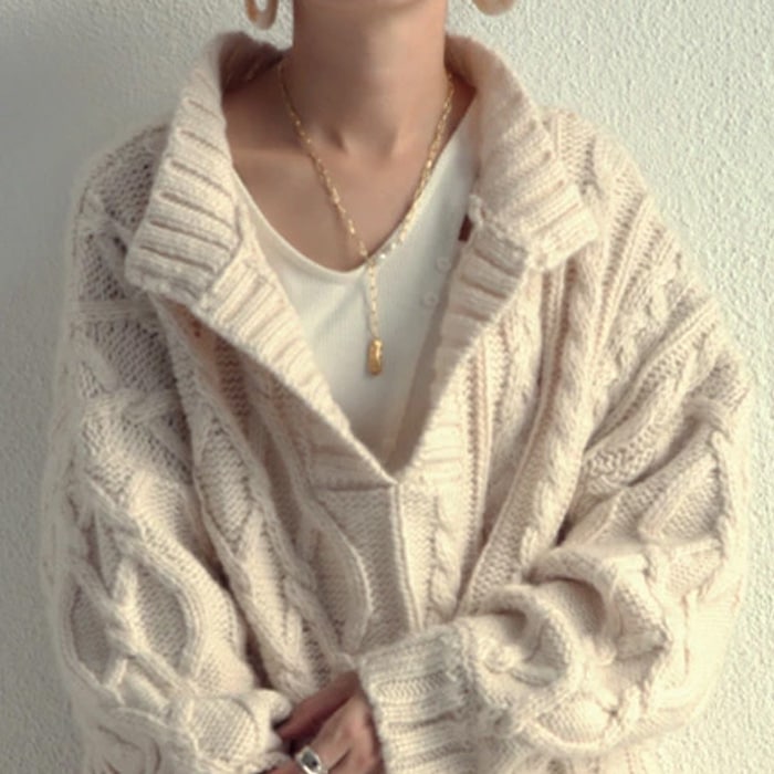 ニット 雰囲気纏う模様編み。風合いに拘ったざっくりキーネックニット 送料無料・再販。メール便不可