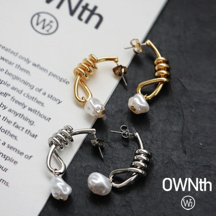 アクセ送料無料 ねじれ パールモチーフ ピアス レディース・(30)メール便可